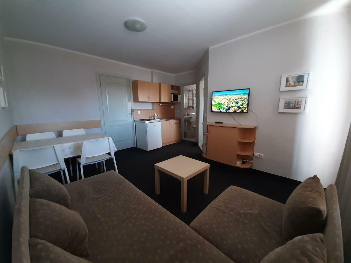 Familia Apartmanhaz 케츨리 외부 사진