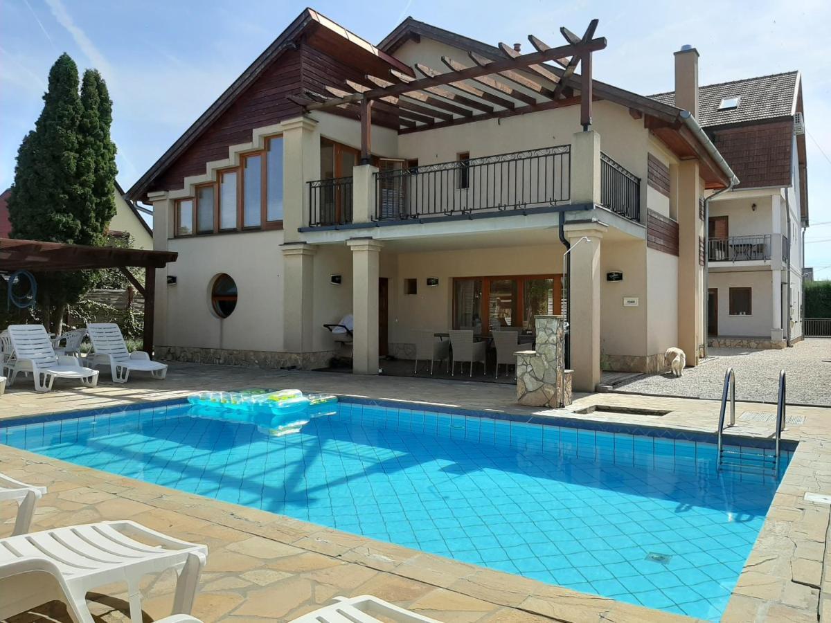 Familia Apartmanhaz 케츨리 외부 사진